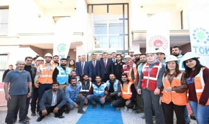 Cumhurbaşkanı Yardımcısı Yılmaz,Deprem Konutlarını İnceledi