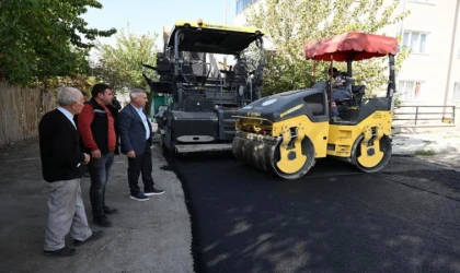 Yeşilyurt’ta Yol Çalışmaları Sürüyor