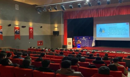 Jandarma Ekipleri Üniversite Öğrencilerini Bilgilendirdi
