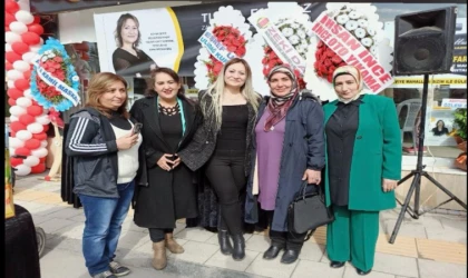 Zaviye Mahallesine,Kadın Eli Değiyor