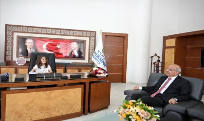 Başkan Er, Koltuğunu Aksarı’ya Teslim Etti