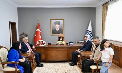 Vali Yazıcı, Koltuğunu Erva Çetin’e Bıraktı