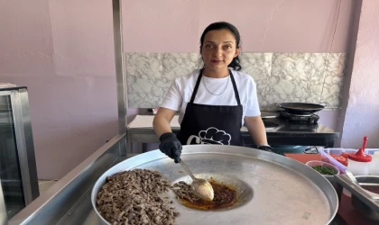 Malatya’da Anne ve Kızından Tantuni Lezzetinde İddialıyız Mesajı