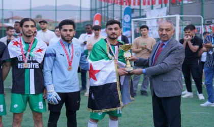 Yeşilyurt’ta Ödüllü Futbol Turnuvası Sona Erdi