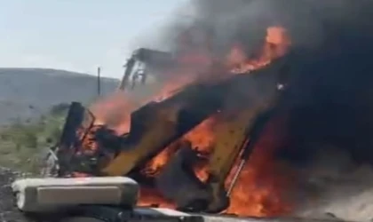 Malatya’da İş Makinası Yanarak Küle Döndü