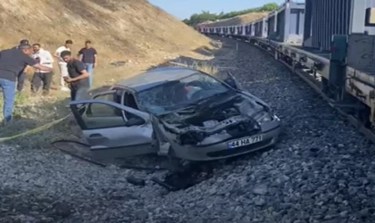 Malatya’da Yük Treni Otomobile Çarptı 5 Yaralı