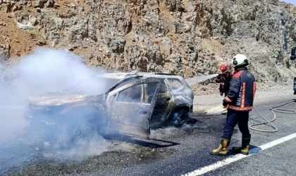 Malatya’da Alev Alan Otomobil Küle Döndü
