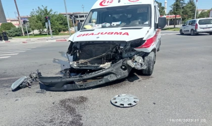 Malatya’da Kaza Yerine Giden Ambulans Kaza Yaptı