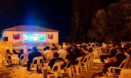 Malatya’da Köy Meydanı Beyaz Perdeye Dönüştü