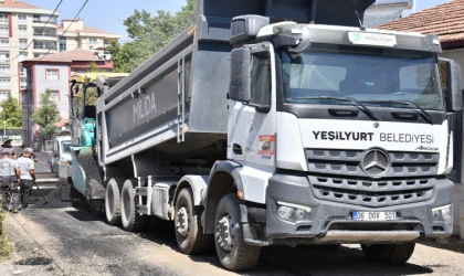 Yeşilyurt’ta Mahalle Yolları Konforlu Hale Getiriliyor