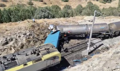 Malatya’da İki Yük Treni Çarpıştı