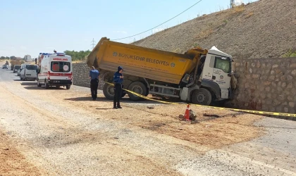 Malatya’da Kamyon Duvara Çarptı, Sürücü Öldü