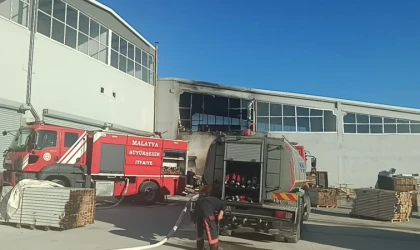 Malatya’da Mobilya İmalathanesinde Korkutan Yangın