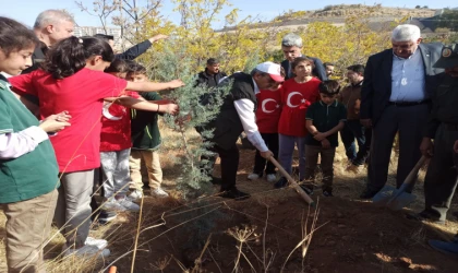 Cumhuriyetin 102. Yılına Özel 102 Fidan Malatya'da Toprakla Buluştu