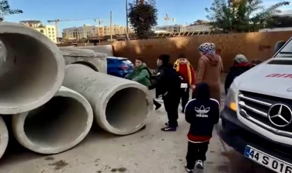 Malatya’da İlk Okulun Girişinde Tehlike!