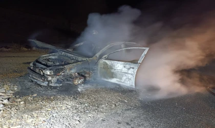 Malatya’da Seyir Halindeki Otomobil Alev Alarak Kül’e Döndü