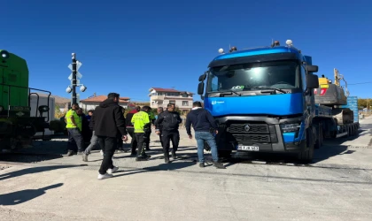 Malatya’da Tren İle Tır Çarpıştı