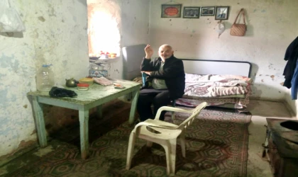 Malatya’da Hüseyin Amca Yıkık Evinde Yaşam Mücadelesi Veriyor