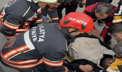 Malatya’da Kamyonet İle Kamyon Çarpıştı 1 Yaralı