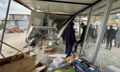 Malatya’da Otomobil Konteyneri Biçip Tarlaya Uçtu