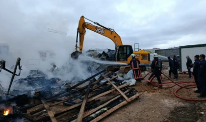 Malatya'da TOKİ Şantiyesinde Korkutan Yangın
