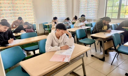 Yeşilyurt’ta Öğrenciler TYT ve AYT İçin Deneme Sınavı Gerçekleştirdi
