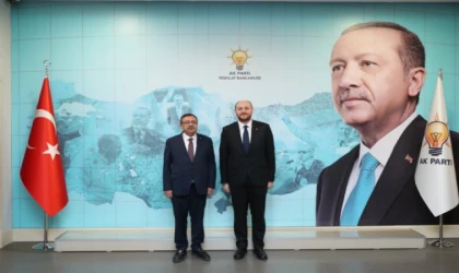 Bir Fotoğraf Her Şeyi Anlatıyor; Ali Bakan’ın Siyasi Yalnızlığı!