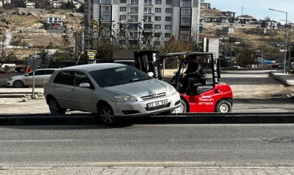 Malatya’da Refüje Çıkan Otomobil Forklift Operasyonu İle İndirildi