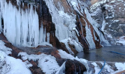 Malatya’da Günpınar Şelalesi Eksi 20’de Dondu