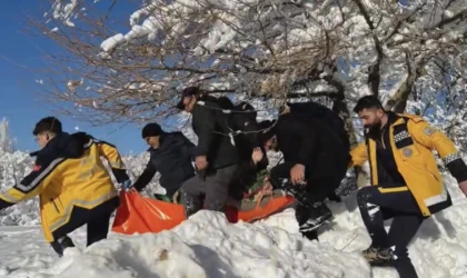 Malatya’da Kar Engeli Aşıldı, Yaşlı Hasta Kurtarıldı
