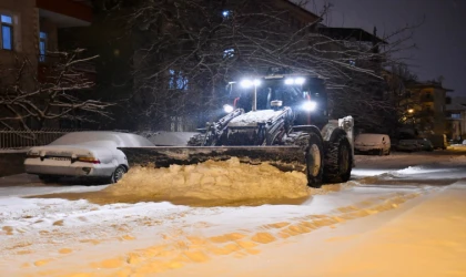 Yeşilyurt’ta Karla Mücadelede Ekipler 7/24 Sahada!