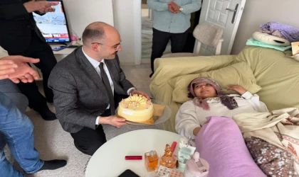 Depremde Bacağını Kaybetti, Hayata Tutundu