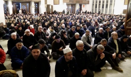 Malatya’da Camilerde Berat Kandili Yoğunluğu