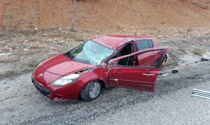 Malatya’da Otomobil Şarampole Devrildi 1 Yaralı