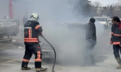 Malatya’da Sanayi Sitesinde Araç Yangını