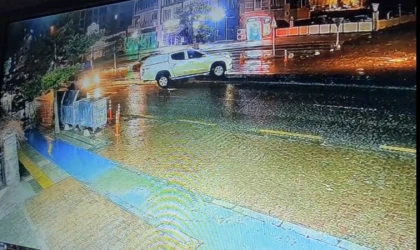 Trafiğin Ortasında Kuralları Hiçe Saydı!