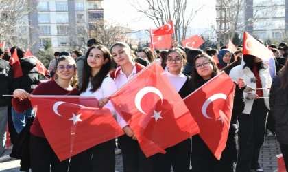 Yeşilyurt’ta Bayrak Yürüyüşüne Yoğun Katılım