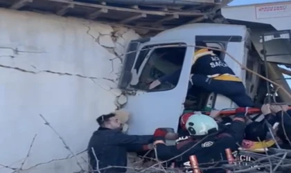 Freni Patlayan Kamyon Eve Girdi 1 Yaralı