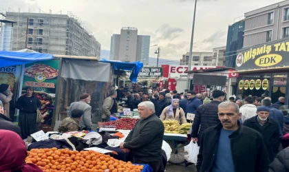 Malatya’da Arefe Günü Çarşı Pazarda Yoğunluk