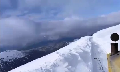 Malatya’da Kardan Kapanan Yollar Büyükşehir Ekiplerince Açıldı