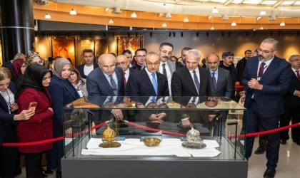 Malatya’da Kutsal Emanetler Sergisi Büyük İlgiyle Açıldı