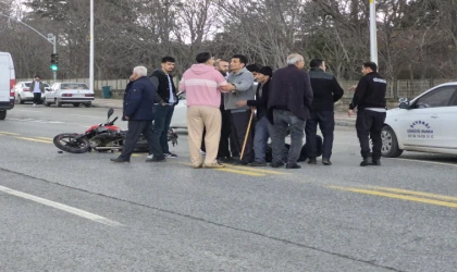 Malatya’da Otomobilin Çarptığı Motosiklet Sürücüsü Yaralandı