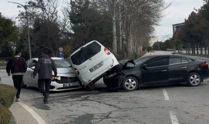Malatya’da Üniversite Kampüsünde Zincirleme Kaza!