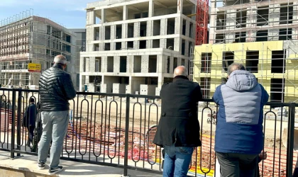 Malatya’da Yaşlılar Gün Boyu İnşaatları İzliyor