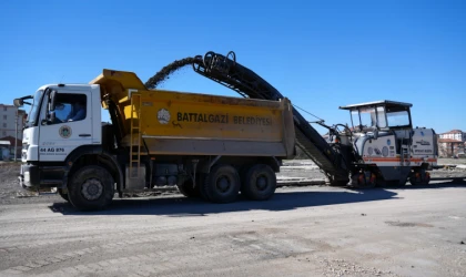 Battalgazi’de Asfalt ve Yol Çalışmaları Devam Ediyor