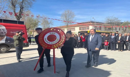 CHP, 23 Nisan’da Atatürk Anıtına Çelenk Sundu