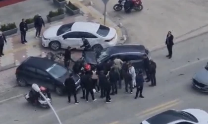 Malatya’da Kadın Sürücü Park Halindeki Araçlara Çarptı