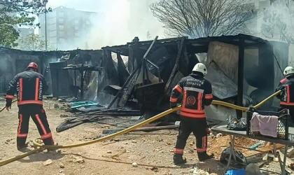 Malatya’da 3 Konteynır Küle Döndü