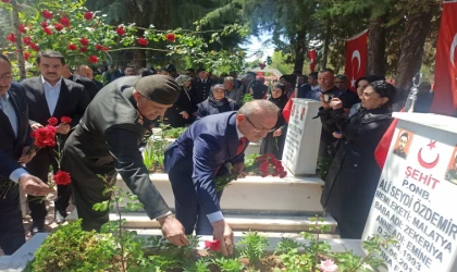 Malatya’da Arife Günü Şehitlikte Duygu Dolu Ziyaret