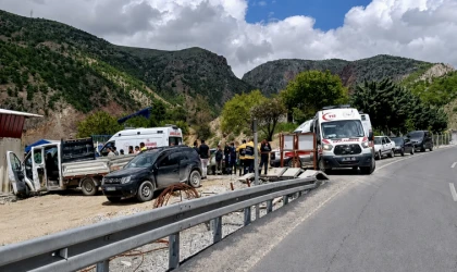 Malatya’da Kamyonet Şantiyeye Daldı; 3 Yaralı